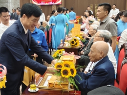 Đảng bộ xã Phú Xuyên vinh dự có đảng viên được nhận Huy hiệu 70 năm tuổi Đảng