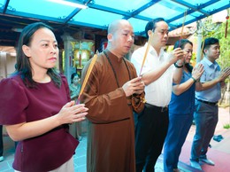 Lãnh đạo Khu di tích lịch sử Đền Hùng dâng hương tại đình làng Ngô Sài nhân lễ sinh thần Công chúa Ả Lã Nương Đề