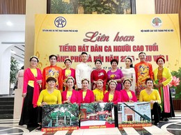 NGƯỜI CAO TUỔI PHƯỜNG LÁNG TỎA SÁNG TẠI LIÊN HOAN “TIẾNG HÁT DÂN CA NGƯỜI CAO TUỔI THÀNH PHỐ HÀ NỘI”