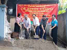 Khởi công xây dựng nhà Đại đoàn kết cho gia đình bà Nguyễn Thị Kim bị hỏa hoạn tại thôn Tiền