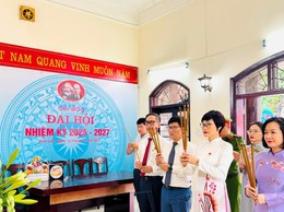 Phường Kim Liên báo công, dâng hương tại Nhà lưu niệm Chủ tịch Hồ Chí Minh