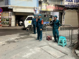 Dân quân phường Khương Đình tích cực đồng hành cùng nhân dân
