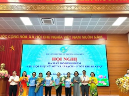 Hội LHPN phường ra mắt mô hình điểm “Chi hội phụ nữ số” và mô hình “3 sạch – 5 tốt khi đi chợ”.