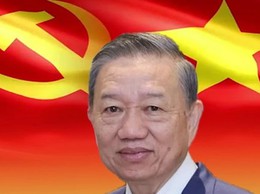 Ánh sáng Hồ Chí Minh soi đường cho chúng ta đi