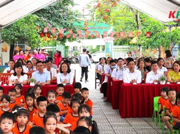 UBND xã Kiều Phú phối hợp Bệnh viện Nhi trung ương cơ sở 2 khám sức khỏe cho gần 300 trẻ mầm non trên địa bàn xã