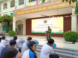 CÔNG AN PHƯỜNG NGHĨA ĐÔ TĂNG CƯỜNG TUYÊN TRUYỀN PHÁP LUẬT VỀ VŨ KHÍ, VẬT LIỆU NỔ, CÔNG CỤ HỖ TRỢ VÀ PHÁO TẠI TRƯỜNG THPT CẦU GIẤY