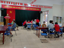 Cụm dân cư Trung Kính Hạ hỗ trợ người dân chuẩn hóa thông tin thuê bao di động mạng Viettel