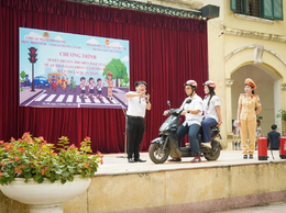 Công an phường Tây Hồ đẩy mạnh tuyên truyền pháp luật về trật tự, an toàn giao thông