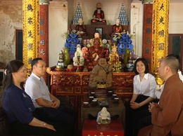 Lãnh đạo xã Phượng Dực thăm, tặng quà các cơ sở Phật giáo nhân dịp Đại lễ Phật Đản 2026 – Phật lịch 2570