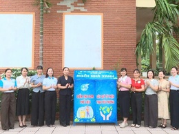 HỘI LHPN XÃ PHÚC THỌ PHỐI HỢP VỚI PHÒNG KINH TẾ XÃ BÀN GIAO MÔ HÌNH 