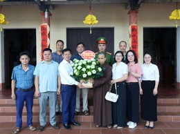 Đồng chí Chủ tịch Ủy ban MTTQ xã Phùng Xuân Hải thăm, chúc mừng các cơ sở phật giáo nhân dịp Đại lễ Phật đản Phật lịch 2570 – Dương lịch 2026