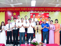 Chi bộ Trường THPT Lý Tử Tấn chú trọng phát triển Đảng trong giáo viên, học sinh