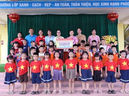 HỘI CHỮ THẬP ĐỎ XÃ VÂN ĐÌNH TRAO TẶNG QUÀ CHƯƠNG TRÌNH “DINH DƯỠNG CHO EM” NĂM 2026