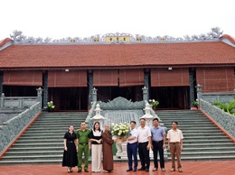 Đồng chí Chu Văn Khang cùng đoàn thăm chúc mừng tại chùa Đông Linh, chùa Tân Sơn, chùa Thiên Sơn