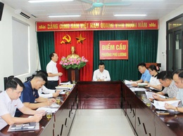 Ban Văn hoá - Xã hội HĐND phường Phú Lương giám sát việc thực hiện chế độ đối với người có công với cách mạng