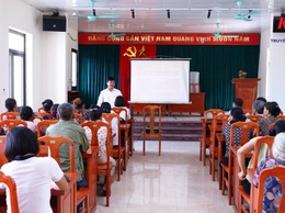 Trung tâm dịch vụ tổng hợp xã Kiều Phú tập huấn kỹ thuật gieo mạ khay, cấy máy cho xã viên HTXNN Phú Mỹ