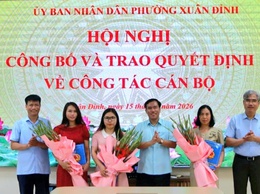 Phường Xuân Đỉnh công bố các quyết định về công tác cán bộ