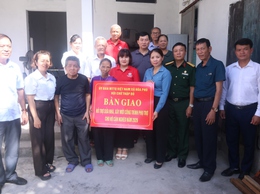 Hội CTĐ xã Hòa Phú: Chương trình bàn giao hỗ trợ xây dựng công trình phụ trợ cho gia đình ông Cao Văn Màu