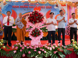 Bí thư Đảng Nguyễn Tiến Toàn, Chủ tịch UBND xã Nguyễn Quý Mạnh dự Đại lễ Phật đản Phật lịch 2570 tại chùa Khánh Hưng
