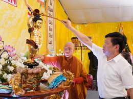 Lãnh đạo xã Quang Minh thăm, chúc mừng Đại lễ Phật đản Phật lịch 2570
