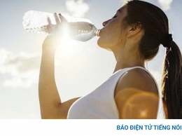 Nắng nóng kéo dài: Uống nước thế nào để tránh sốc nhiệt?