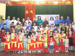 Thôn Đinh Xá tổ chức chuỗi hoạt động “Vui Tết thiếu nhi - Thắp sáng ước mơ cho em”