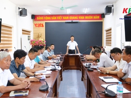 UBND xã Kiều Phú làm việc với các hộ dân có công trình vi phạm, sử dụng sai mục đích đất nông nghiệp trước khi thực hiện Quyết định cưỡng chế