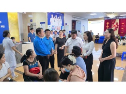 Công đoàn phường Long Biên tổ chức khám bệnh miễn phí cho người lao động