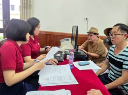 Bát Tràng hỗ trợ người dân đồng bộ Căn cước công dân, lập giấy ủy quyền hưởng lương hưu, trợ cấp BHXH