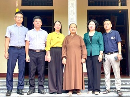 ĐỒNG CHÍ CHỦ TỊCH ỦY BAN MTTQ VIỆT NAM XÃ PHÚ XUYÊN THĂM, CHÚC MỪNG CÁC CƠ SỞ PHẬT GIÁO NHÂN ĐẠI LỄ PHẬT ĐẢN PHẬT LỊCH 2570