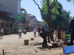 Người dân Phú Lương đồng thuận tháo dỡ vi phạm, chung tay lập lại trật tự đô thị tại khu vực Cổng Đình, Cổng Làng Văn Nội