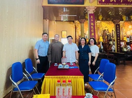 Lãnh đạo phường Tây Tựu thăm và chúc mừng các chùa trên địa bàn nhân Đại lễ Phật đản