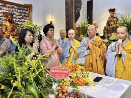 UB. MTTQ VIỆT NAM PHƯỜNG DỰ DẠI LỄ PHẬT ĐẢN VÀ TẶNG QUÀ CHO HỌC SINH CÓ HOÀN CẢNH KHÓ KHĂN TẠI CHÙA KIM SƠN