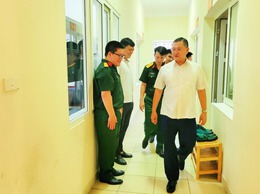 ĐỒNG CHÍ BÍ THƯ ĐẢNG ỦY PHƯỜNG VĂN MIẾU - QUỐC TỬ GIÁM THĂM, KIỂM TRA, NẮM TÌNH HÌNH TẠI BAN CHỈ HUY QUÂN SỰ PHƯỜNG