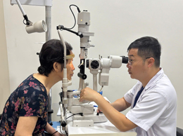 Thiết thực chương trình “Mắt sáng cho Người cao tuổi” ở phường Tây Hồ