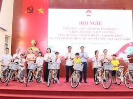 Ủy ban MTTQ Việt Nam xã Quảng Bị: Tổng kết cuộc vận động Quỹ “Vì biển, đảo Việt Nam” năm 2026; trao tặng xe đạp cho học sinh có hoàn cảnh khó khăn
