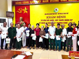 Thạch Thất tổ chức khám bệnh, tư vấn sức khỏe, cấp thuốc và tặng quà cho đối tượng chính sách năm 2026