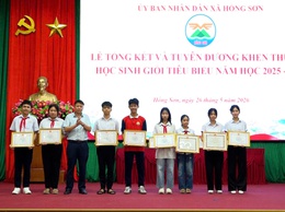 Hồng Sơn tổng kết và tuyên dương khen thưởng 57 học sinh giỏi tiêu biểu năm học 2025 - 2026