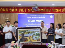 Xã Hồng Vân tham quan, trao đổi và học tập kinh nghiệm về mô hình giáo dục chất lượng cao