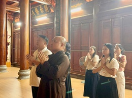 ĐOÀN LÃNH ĐẠO XÃ BÌNH MINH DÂNG HƯƠNG, CHÚC MỪNG ĐẠI LỄ PHẬT ĐẢN TẠI CHÙA VŨ LĂNG