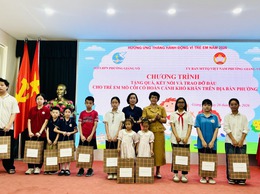 Ấm áp những vòng tay “Mẹ đỡ đầu”