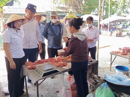 Trung tâm dịch vụ tổng hợp xã Ứng Thiên tăng cường tuyên truyền công tác quản lý giết mổ, kinh doanh sản phẩm động vật