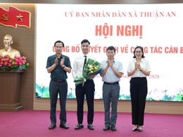 UBND xã Thuận An công bố các quyết định về công tác cán bộ