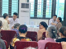 Hơn 600 người cao tuổi xã Vĩnh Thanh được khám, tư vấn sức khỏe miễn phí