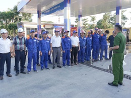 Thực tập phương án chữa cháy và cứu nạn, cứu hộ tại Cửa hàng xăng dầu 118 xã Thiên Lộc.