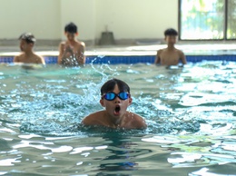 Khai mạc lớp phòng chống tai nạn đuối nước và dạy bơi miễn phí cho trẻ em xã Vân Đình