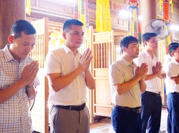 Đồng chí Vũ Xuân Hùng, Chủ tịch UBND xã Hòa Phú thăm, chúc mừng các cơ sở Phật giáo nhân Đại lễ Phật đản Phật lịch 2570 - Dương lịch 2026