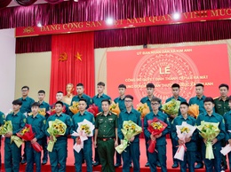 XÃ KIM ANH TỔ CHỨC LỄ CÔNG BỐ QUYẾT ĐỊNH THÀNH LẬP VÀ RA MẮT TRUNG ĐỘI DÂN QUÂN THƯỜNG TRỰC