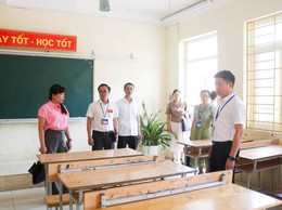 Đồng chí Phó chủ tịch UBND xã Quốc Oai kiểm tra công tác chuẩn bị kỳ thi vào lớp 10 THPT trên địa bàn xã