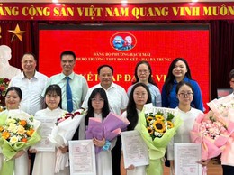 Phường Bạch Mai: 15 học sinh THPT vinh dự được kết nạp Đảng